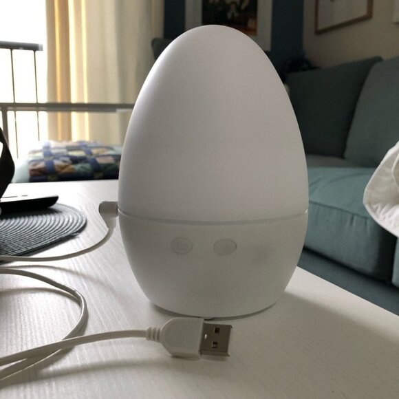 Essential Oils Colour-changing Room Diffuser & 3 Brand New Essential Oils - Picture 3 of 9